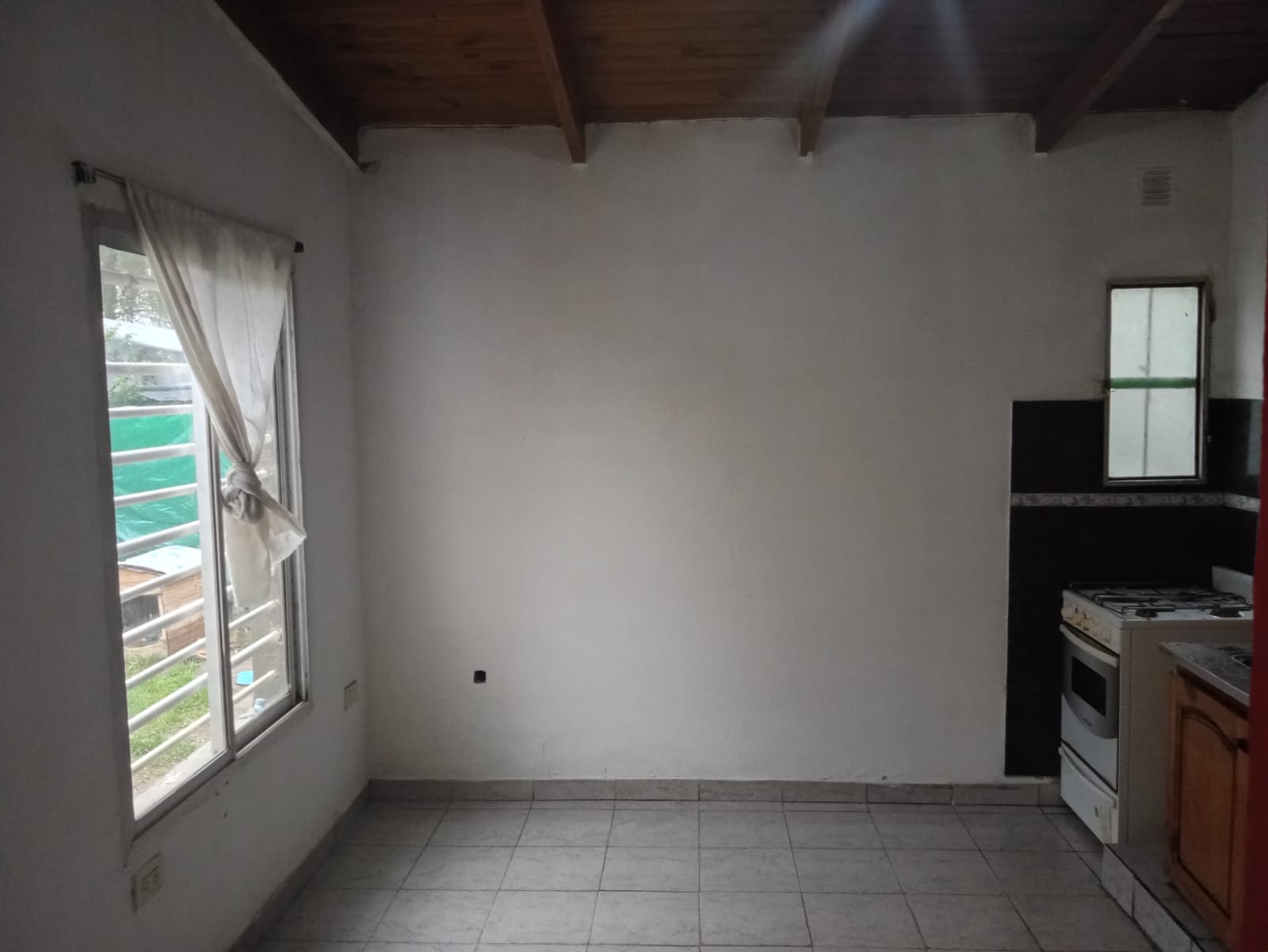 CON PATIO Y ENTRADA DE AUTOS