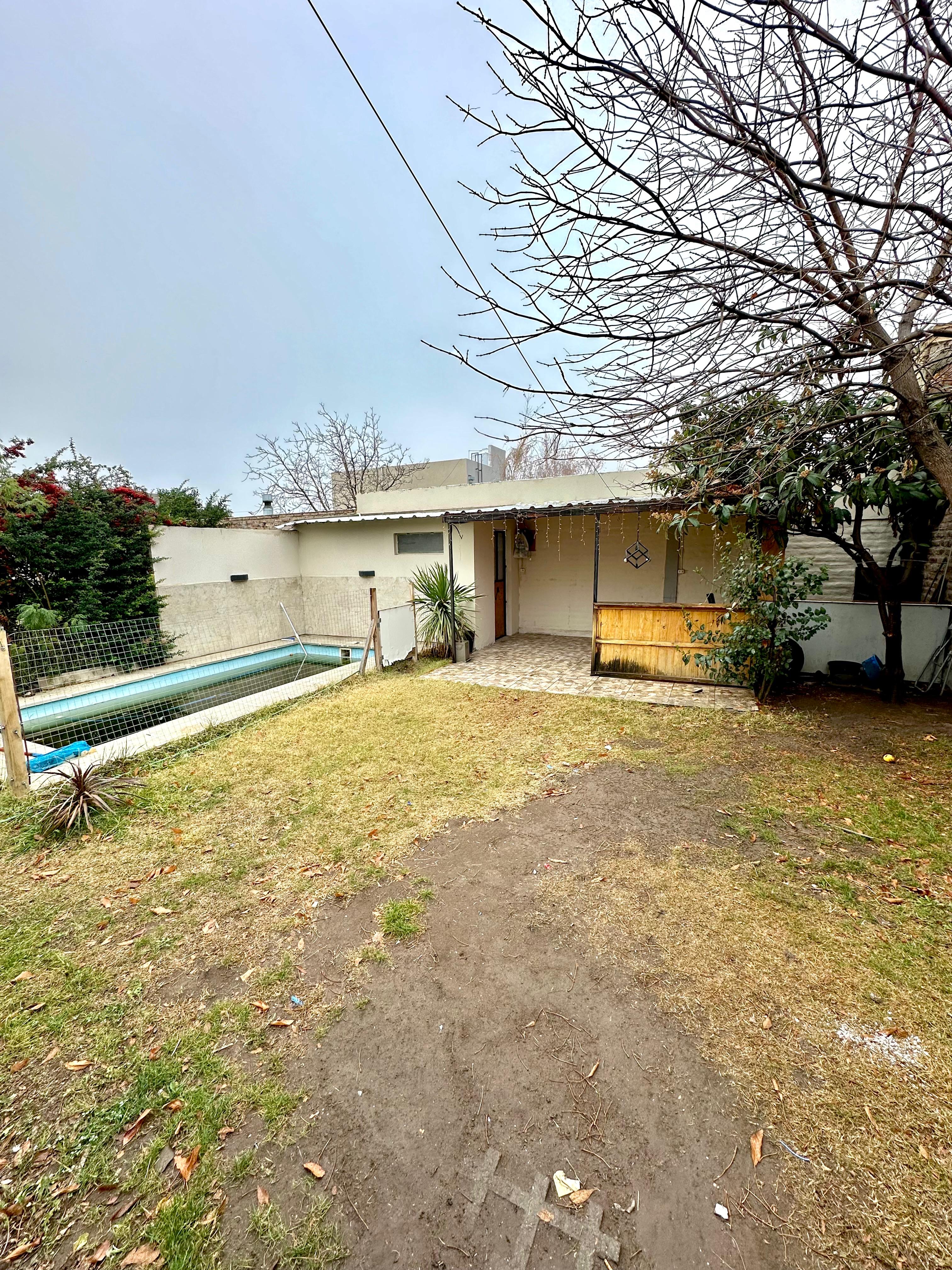 CASA EN BARRIO AEROCLUB