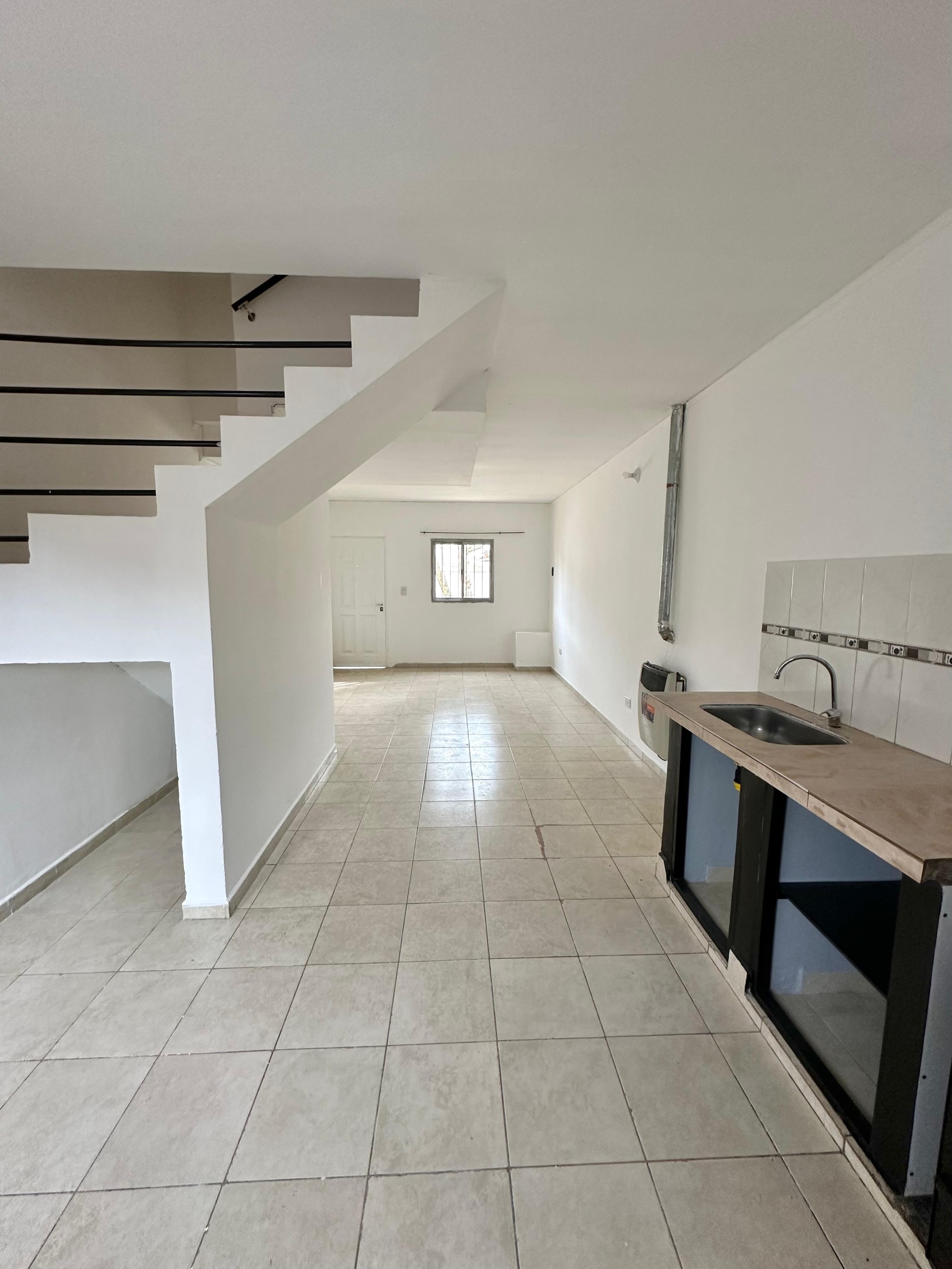 DUPLEX CON PATIO INTERNO