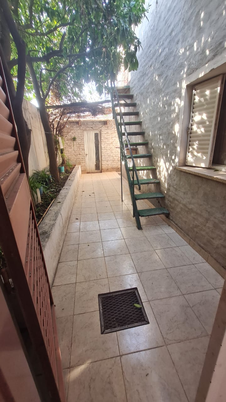 CASA CENTRICA + DEPTO