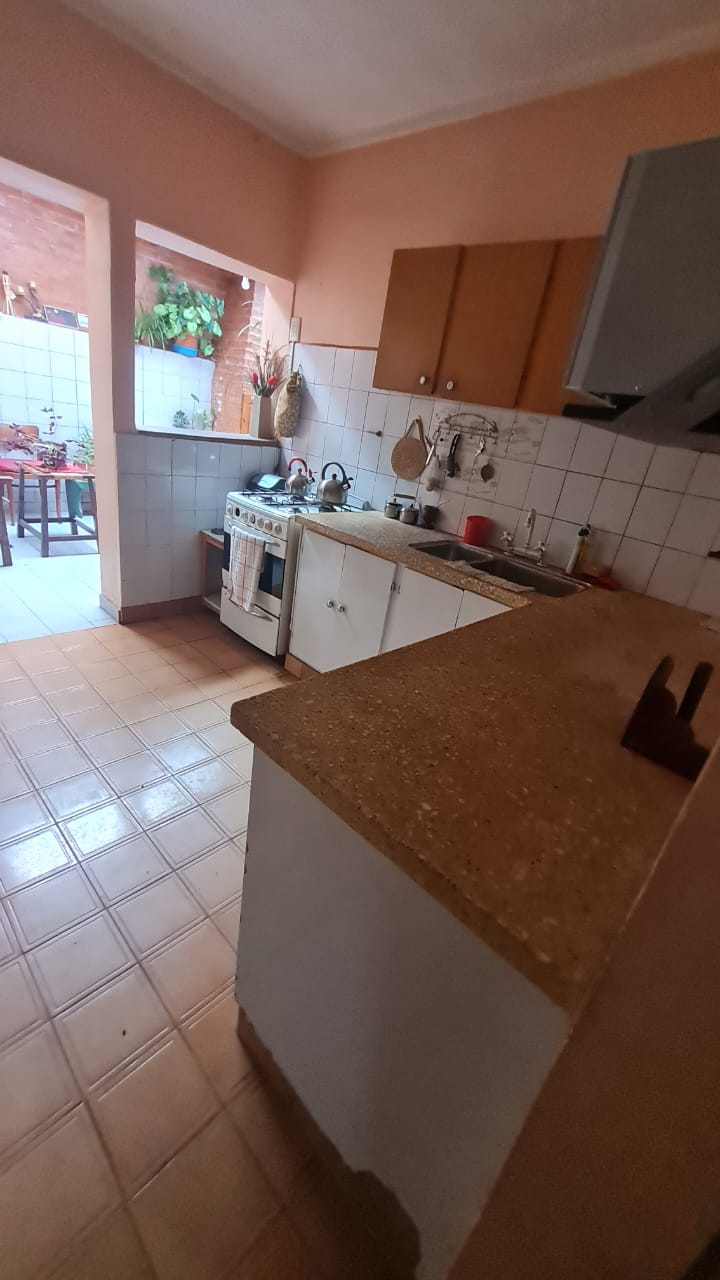 CASA CENTRICA + DEPTO