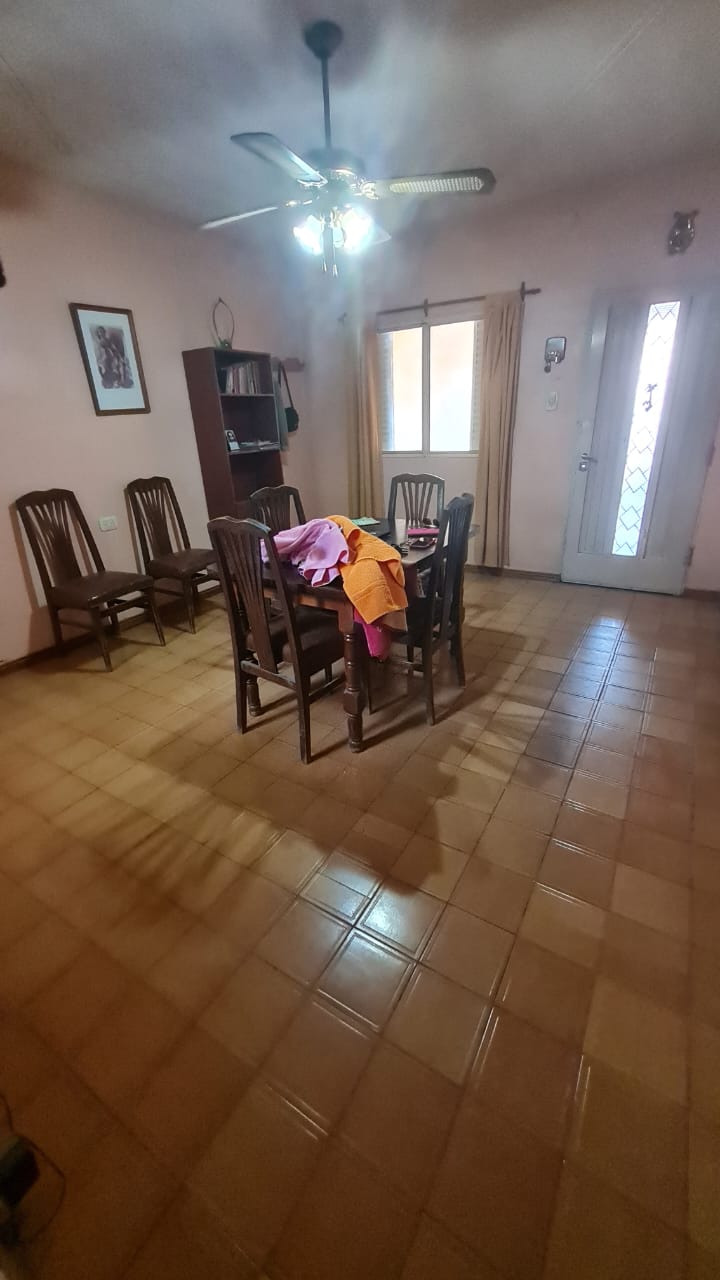 CASA CENTRICA + DEPTO