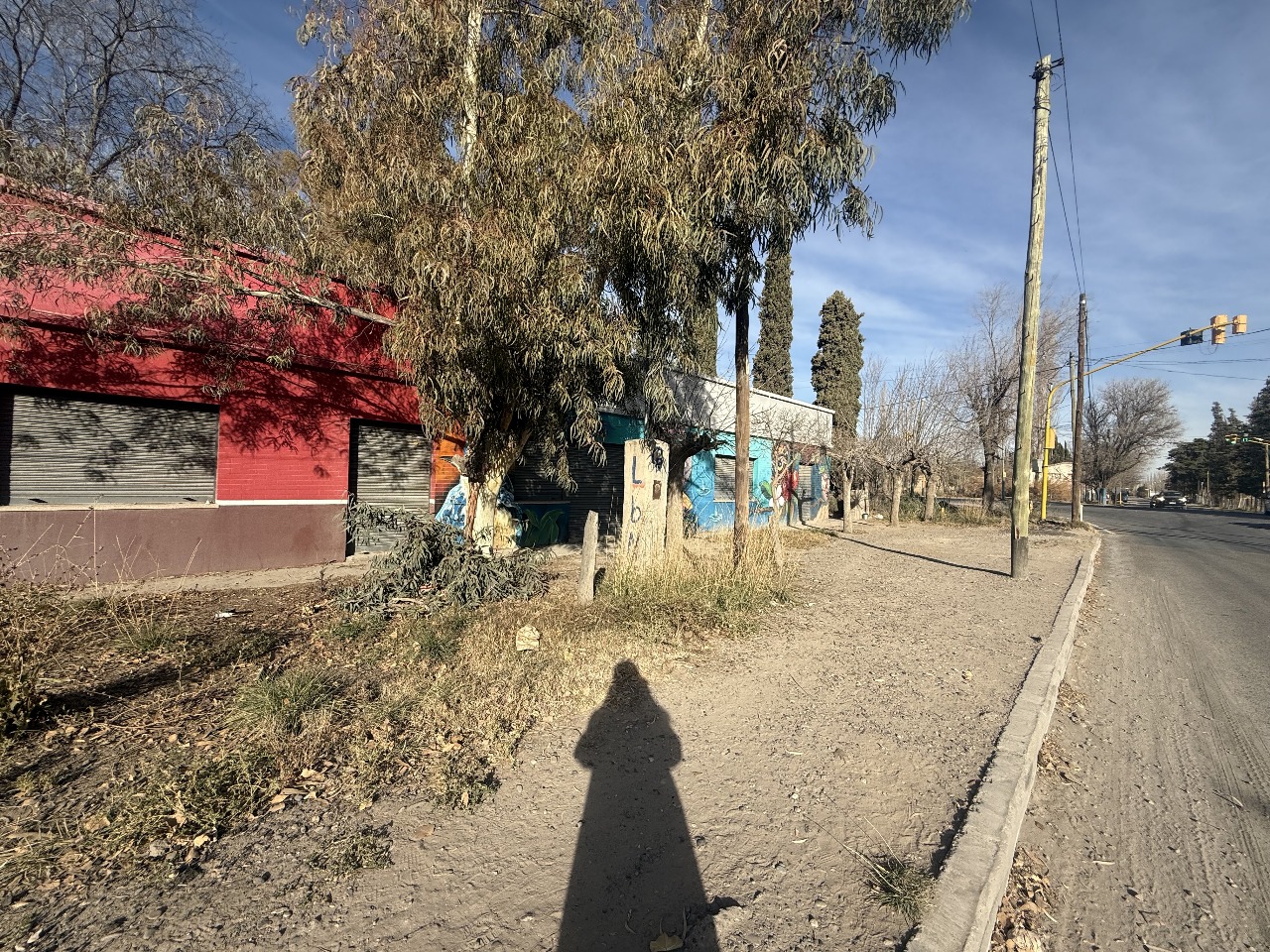 CASA+3 LOCALES COMERCIALES EN VENTA