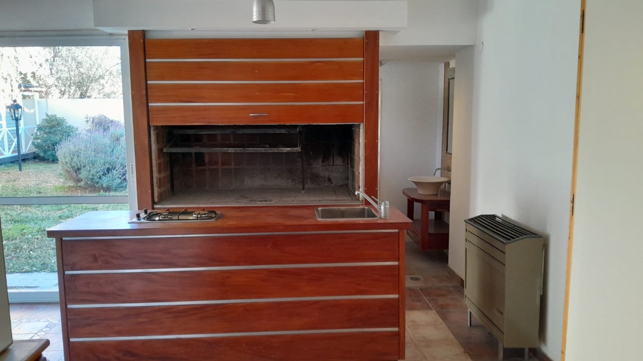 CASA A LA VENTA EN BARRIO RESIDENCIAL