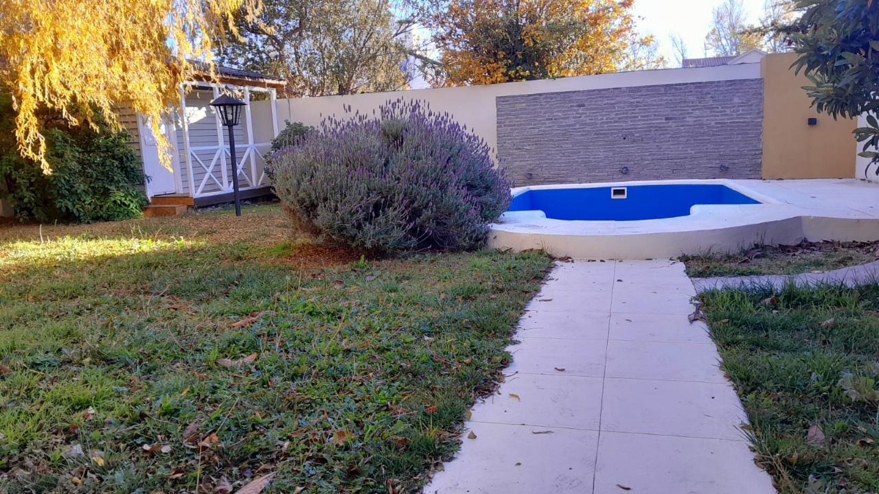 CASA A LA VENTA EN BARRIO RESIDENCIAL