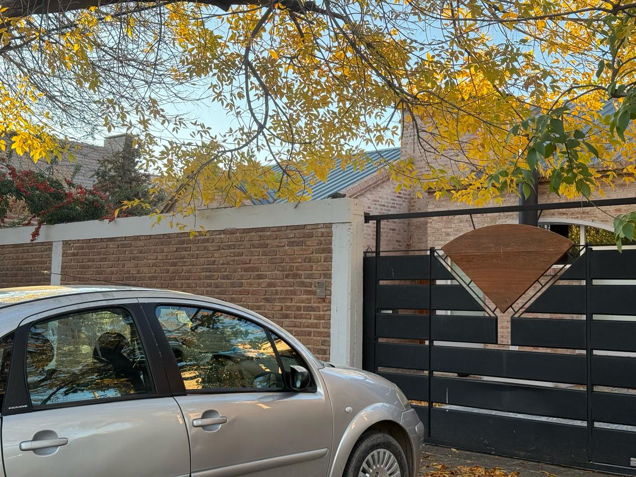 CASA A LA VENTA EN BARRIO RESIDENCIAL