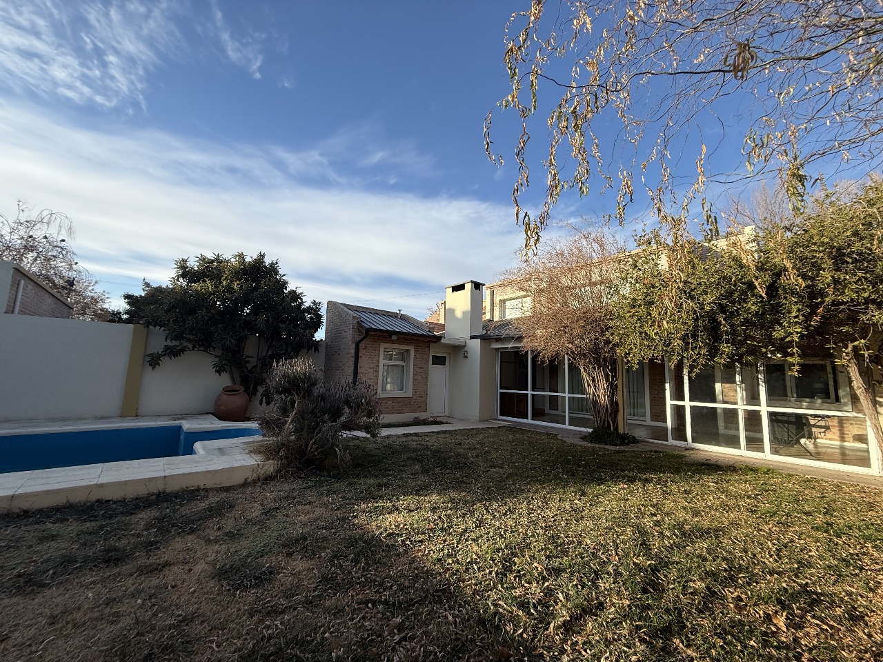 CASA A LA VENTA EN BARRIO RESIDENCIAL