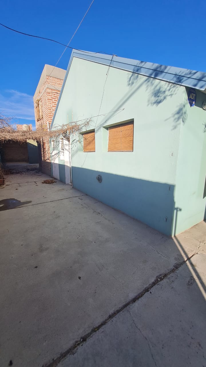 CASA + DEPTO EN VENTA GENERAL ROCA