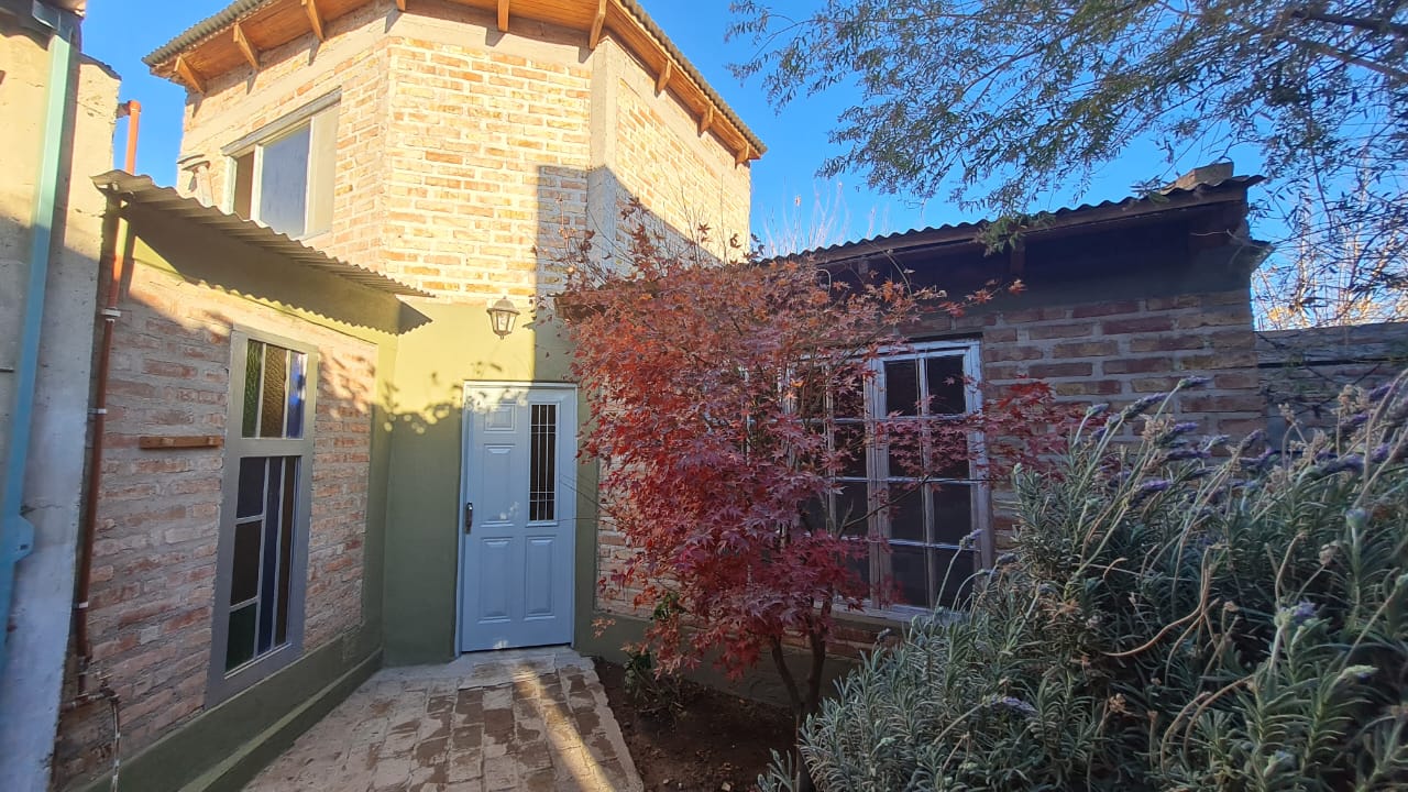 CASA + DEPTO EN VENTA GENERAL ROCA