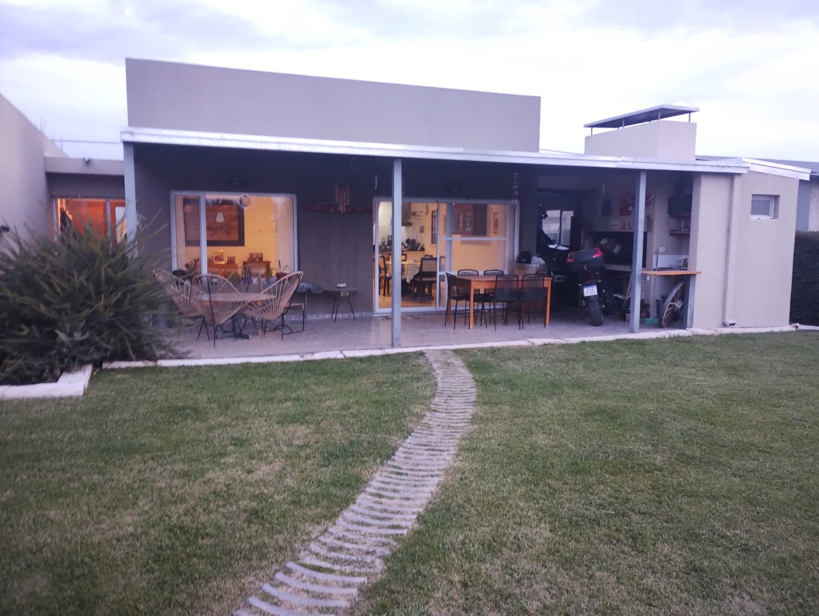 CASA EN BARRIO DON EMILIO