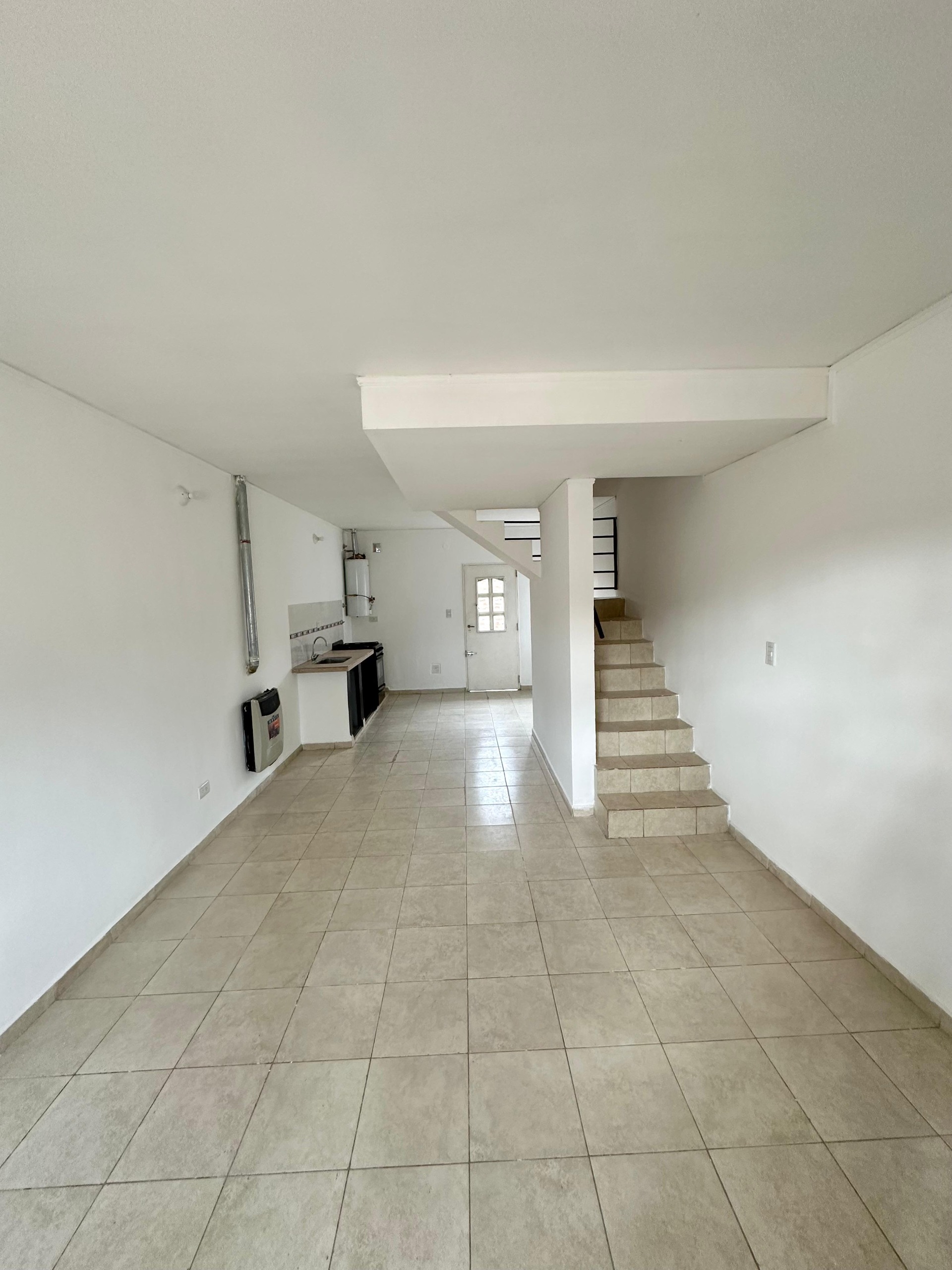 DUPLEX CON PATIO INTERNO