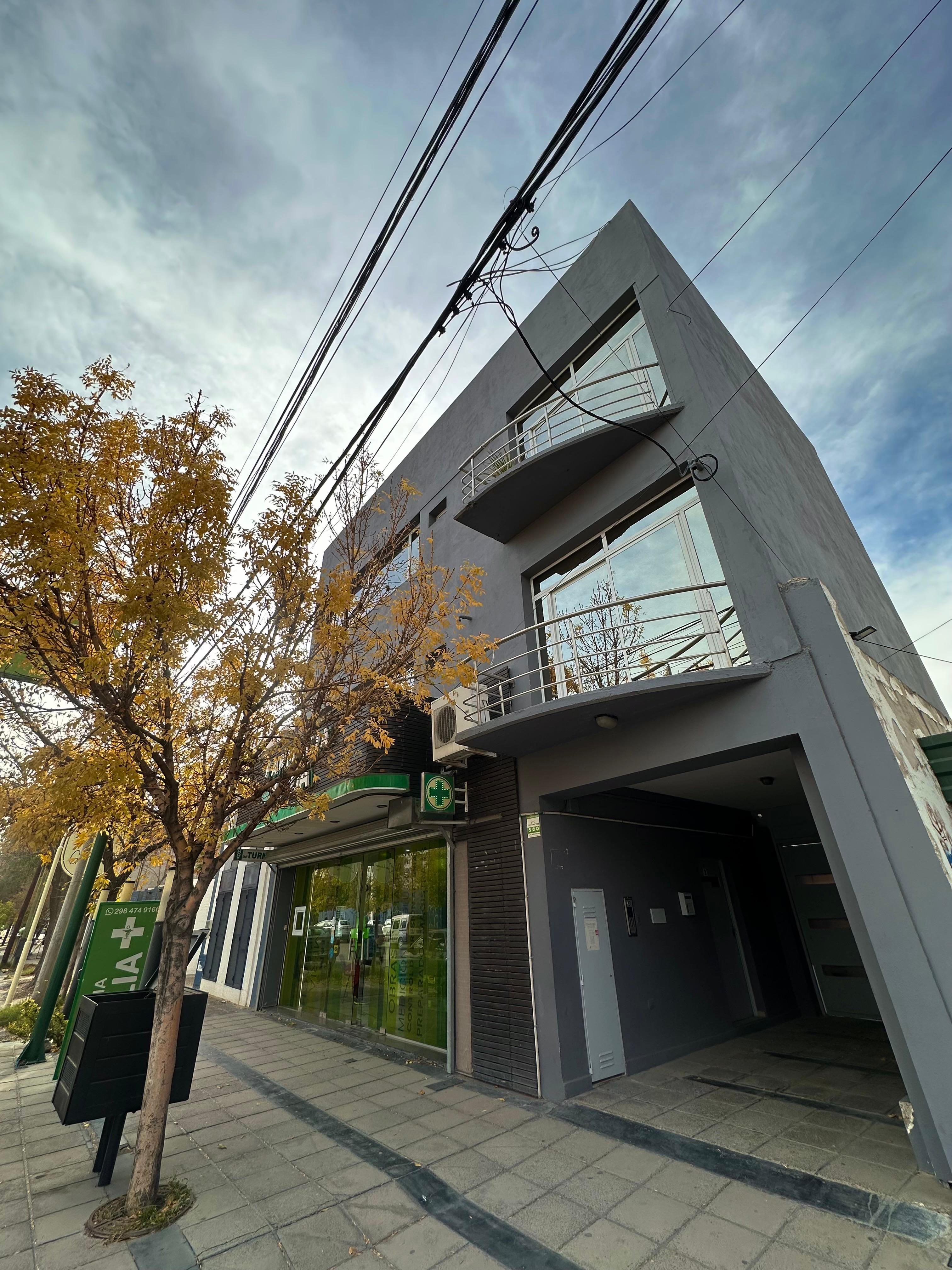 OFICINA EN PLANTA ALTA